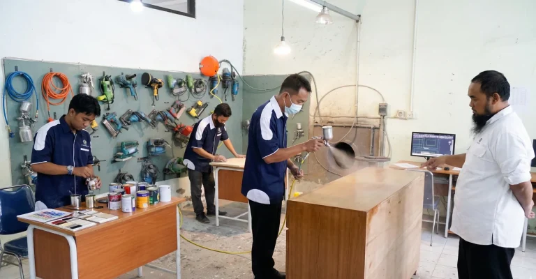 finishing kayu modern