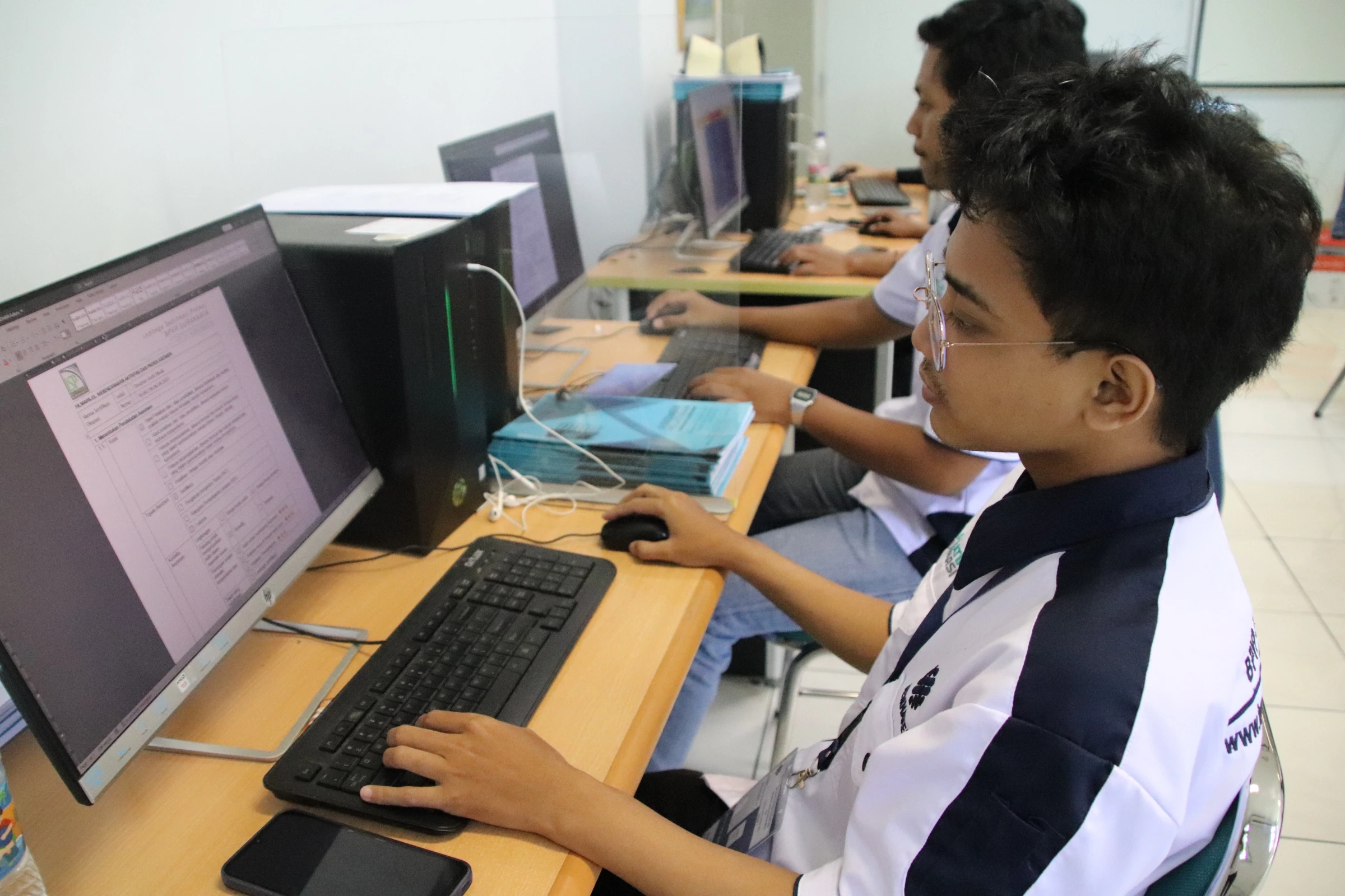 Operator Komputer (Practical Office Advance)