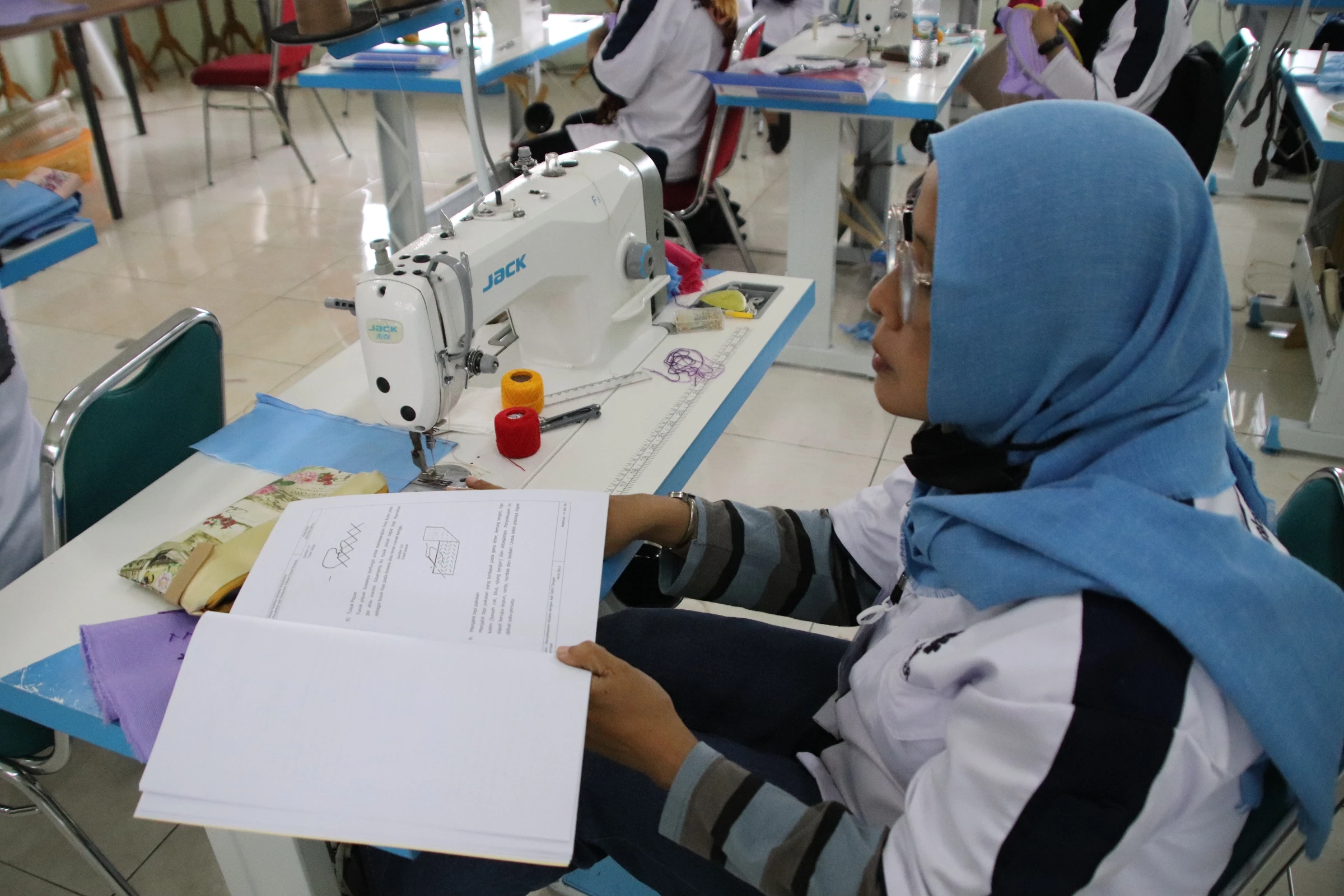 Operator Bordir Mesin