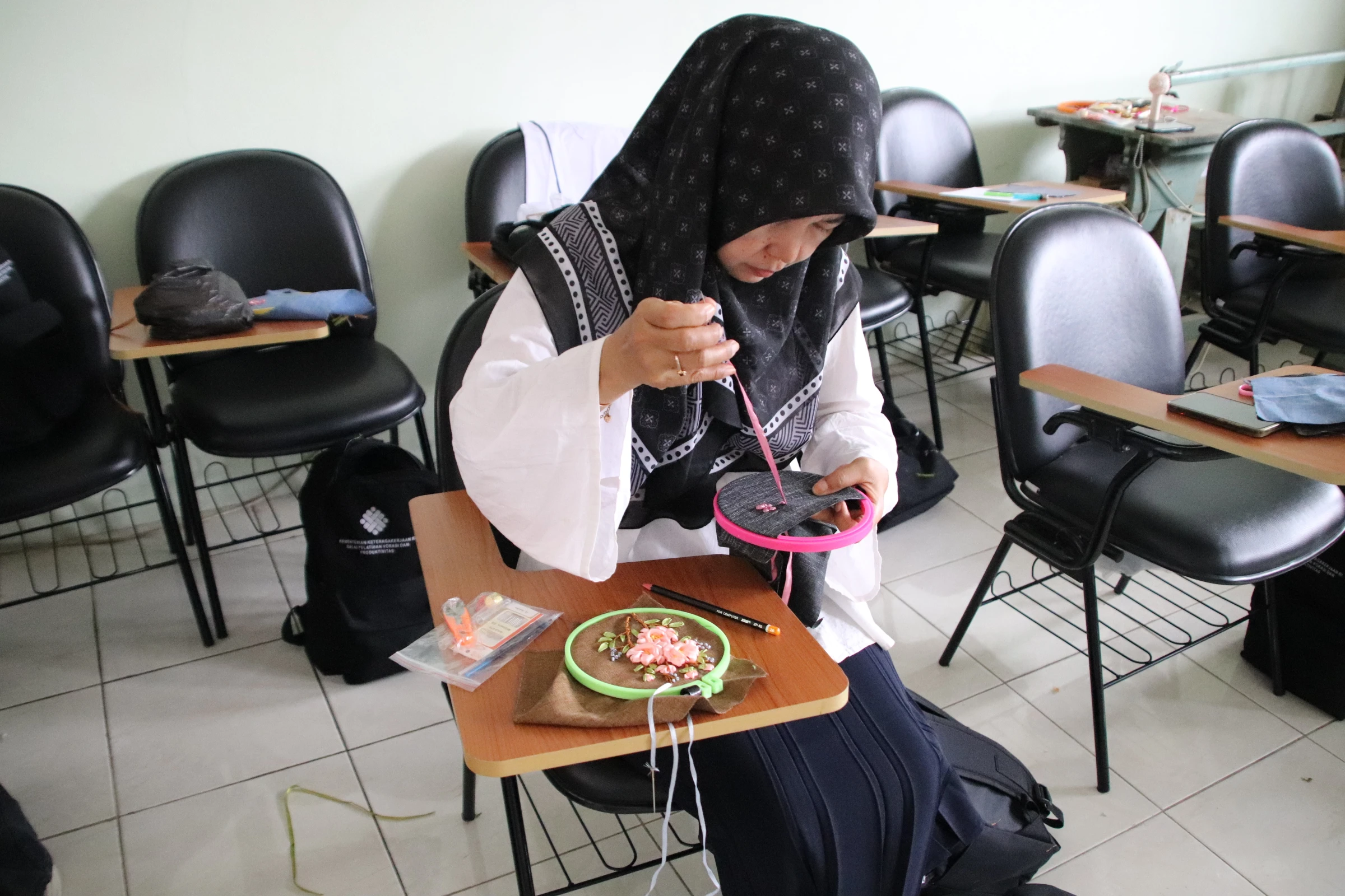 Kreasi Sulam Benang dan Pita (MTU)
